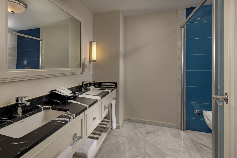 Corner Suite